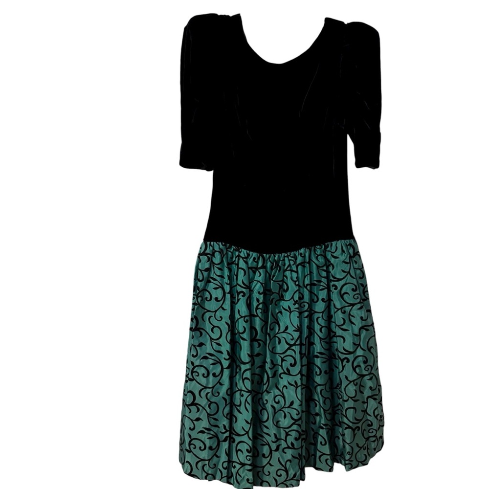 Elegant VTG Black Teal Taffeta Drop Waist Velvet Formal Prom Dress from the 80’s